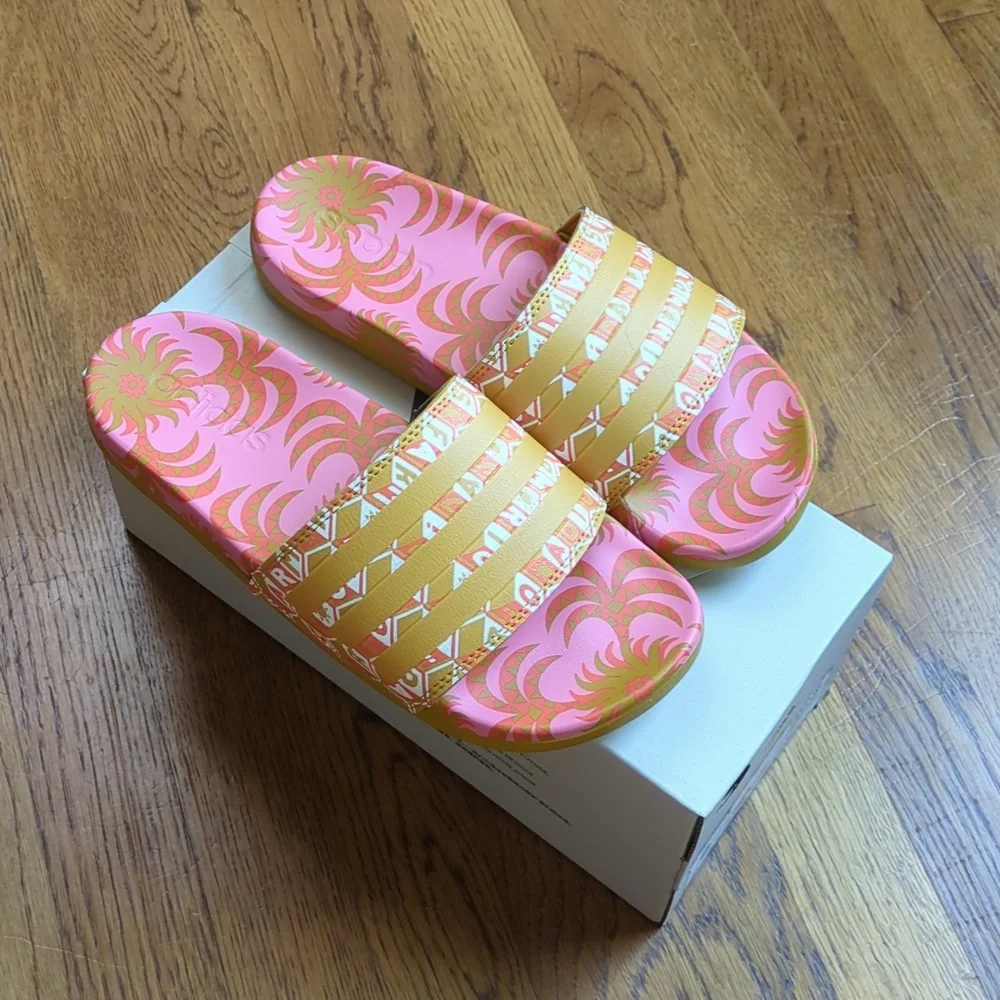 NIB FARM Rio Logo Slide Sandals Adidas Collab Womens Size 6 Pink Abstract Floral
